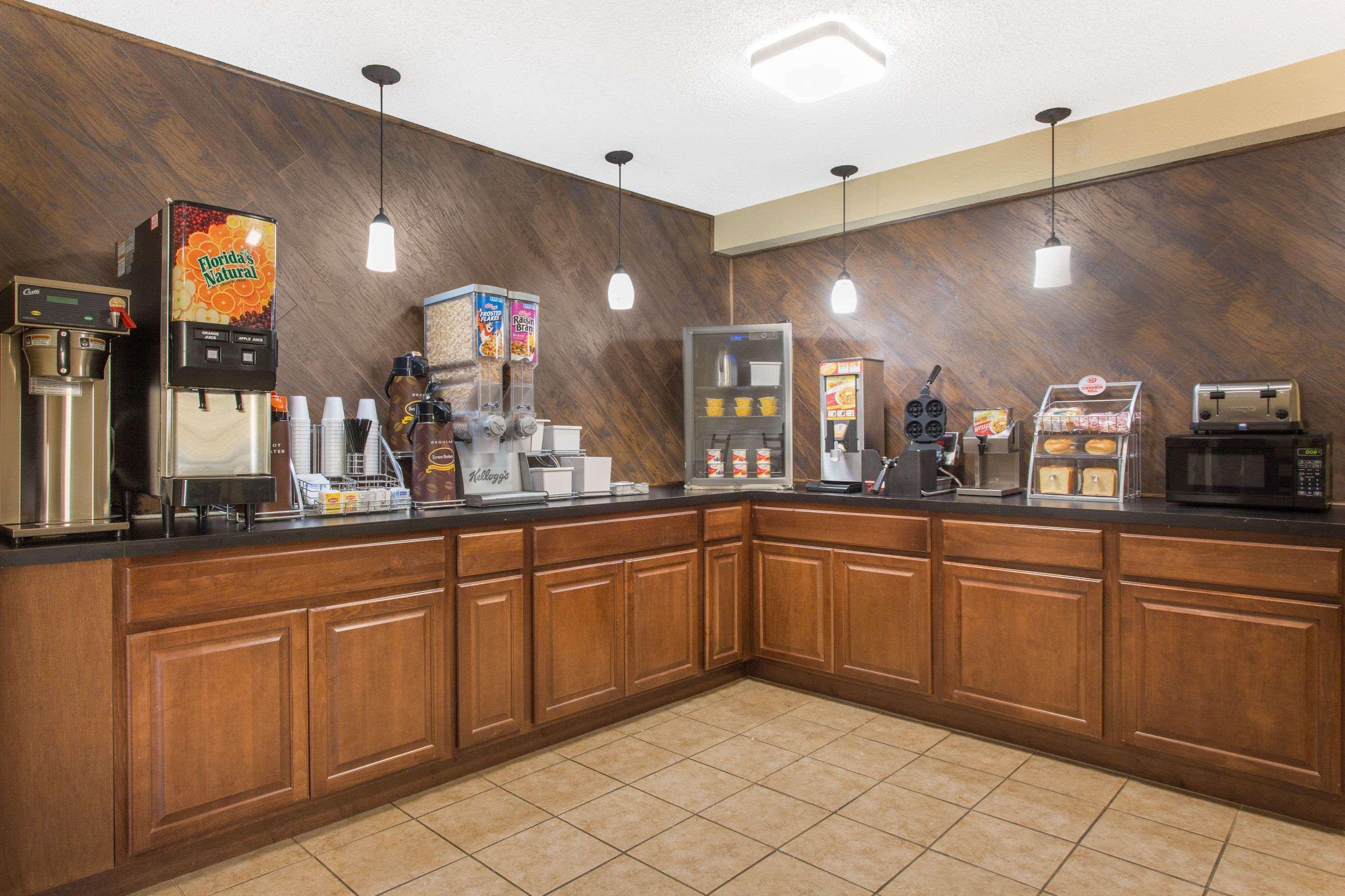 Super 8 By Wyndham Columbus Airport Hotel Kültér fotó
